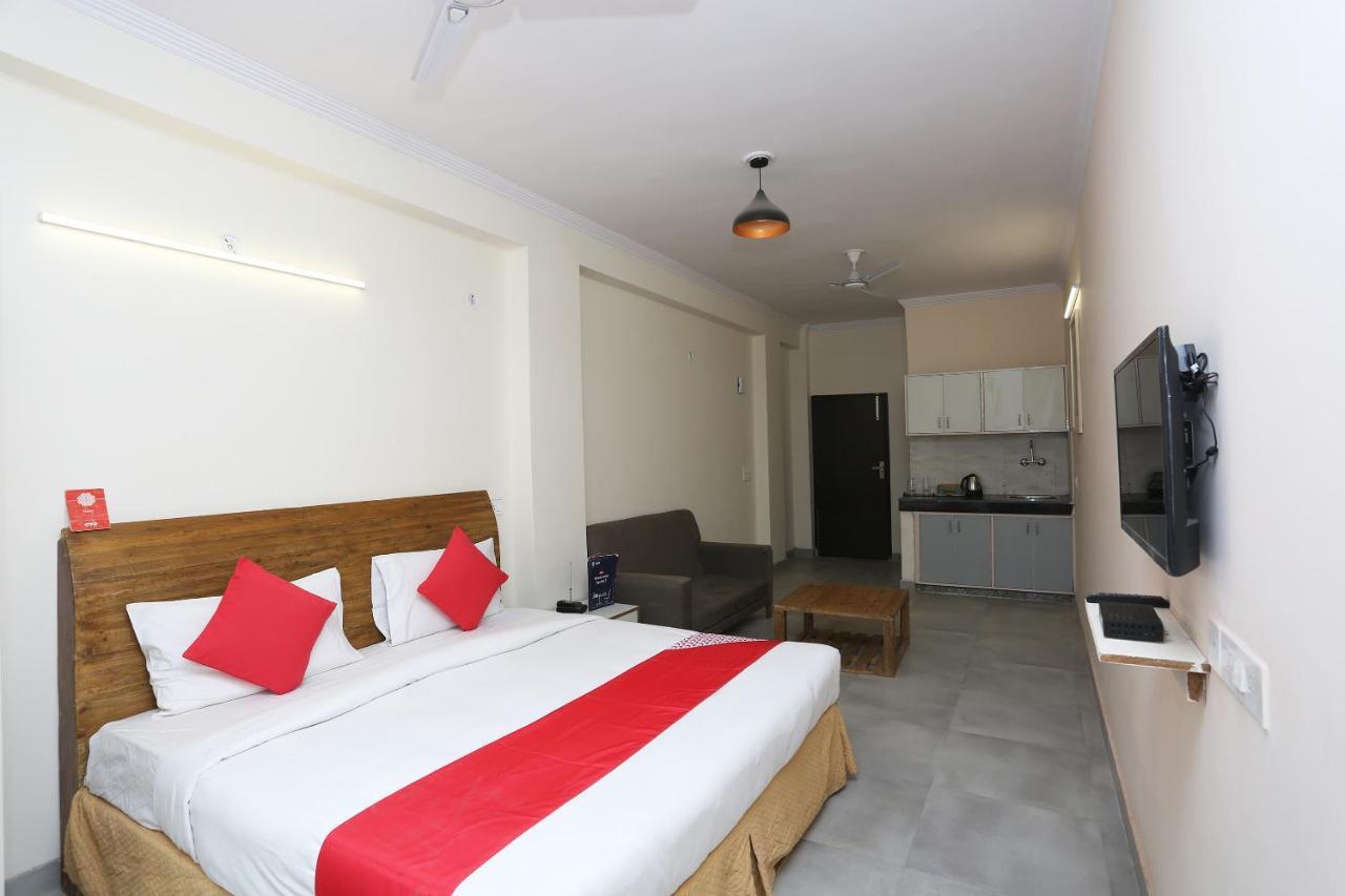Oyo 28670 Hotel Dev Palace Gurgaon Exteriör bild