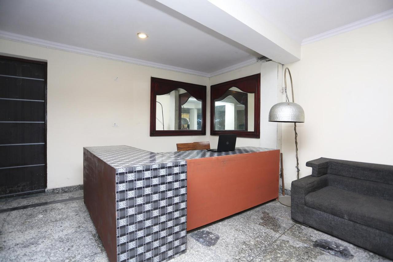 Oyo 28670 Hotel Dev Palace Gurgaon Exteriör bild