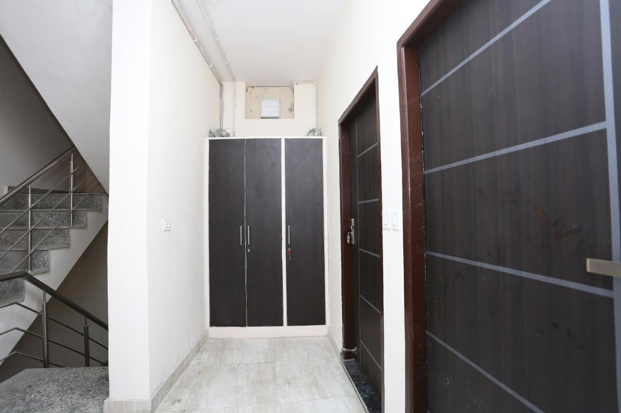 Oyo 28670 Hotel Dev Palace Gurgaon Exteriör bild