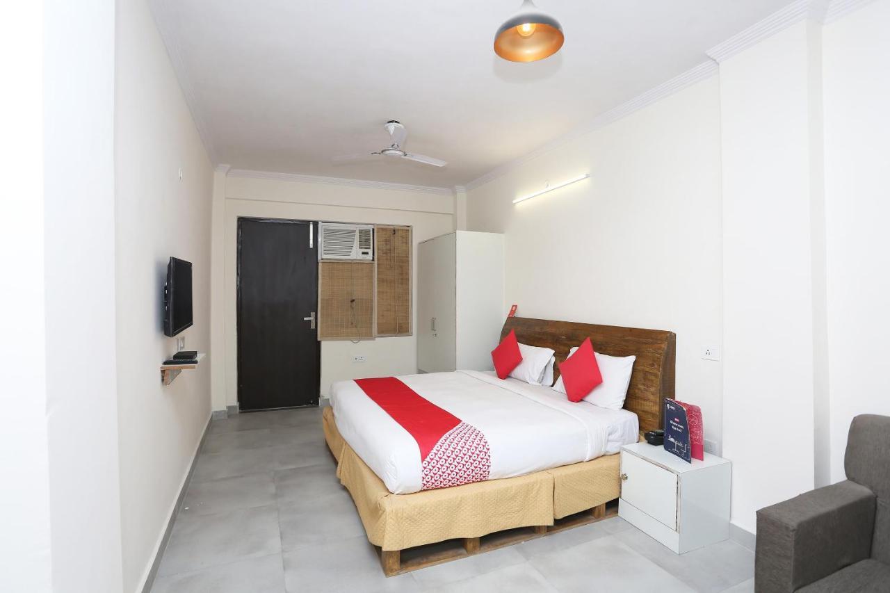 Oyo 28670 Hotel Dev Palace Gurgaon Exteriör bild