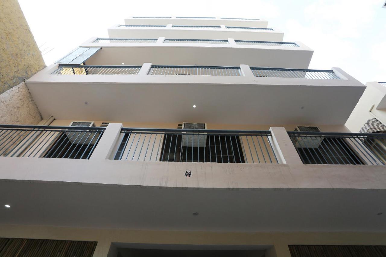 Oyo 28670 Hotel Dev Palace Gurgaon Exteriör bild