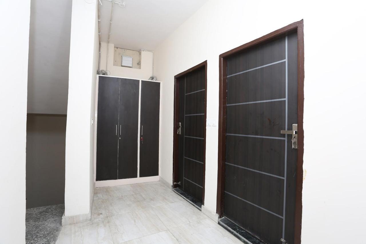 Oyo 28670 Hotel Dev Palace Gurgaon Exteriör bild