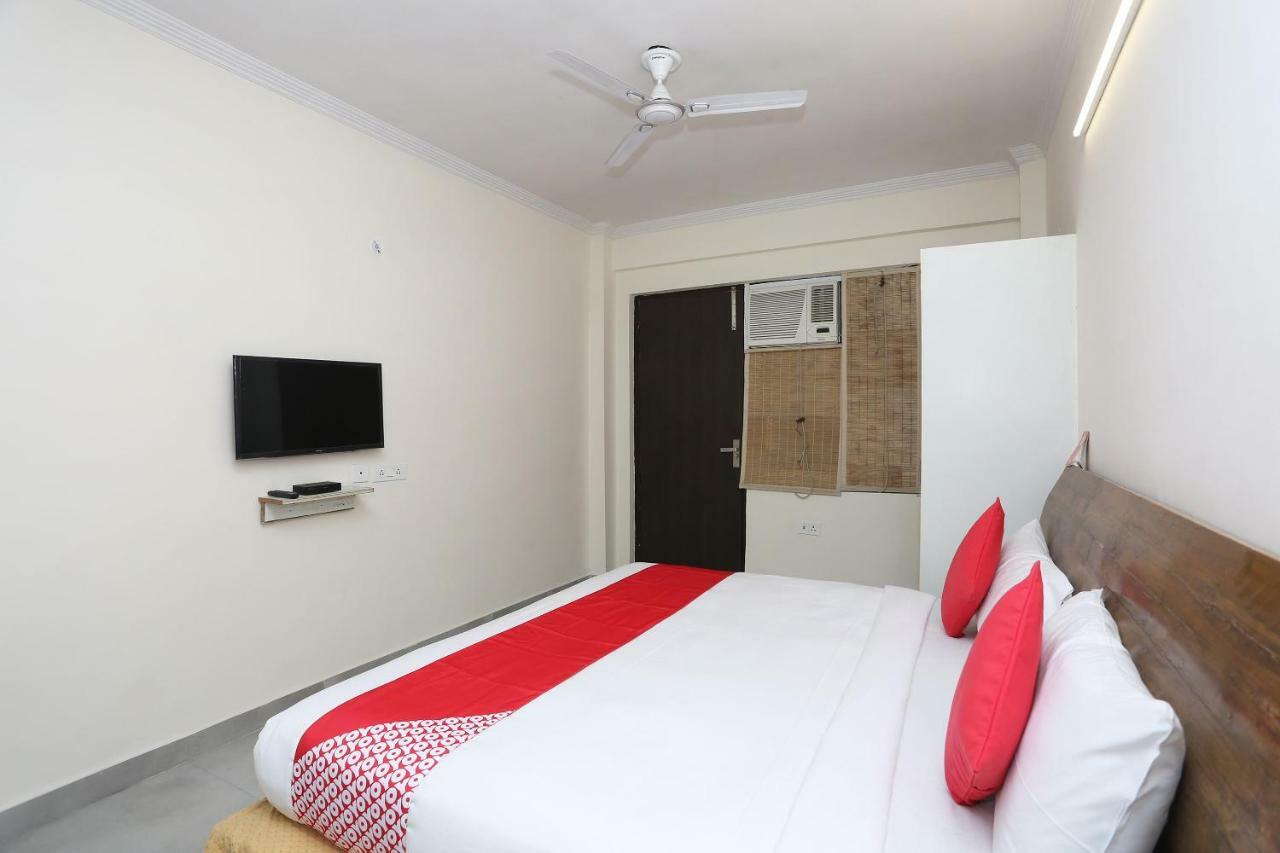 Oyo 28670 Hotel Dev Palace Gurgaon Exteriör bild